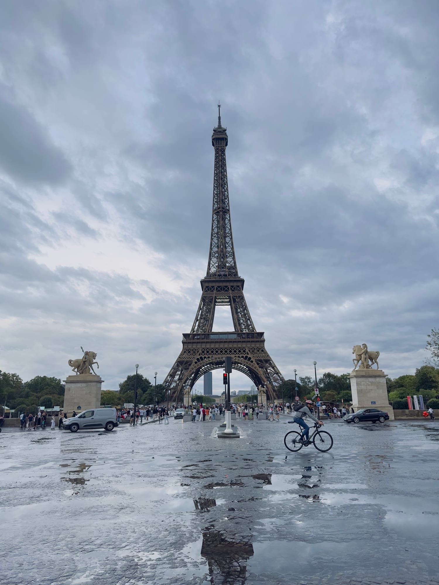 The Eiffel Tower after the rain, photographed by MEOCY Studio